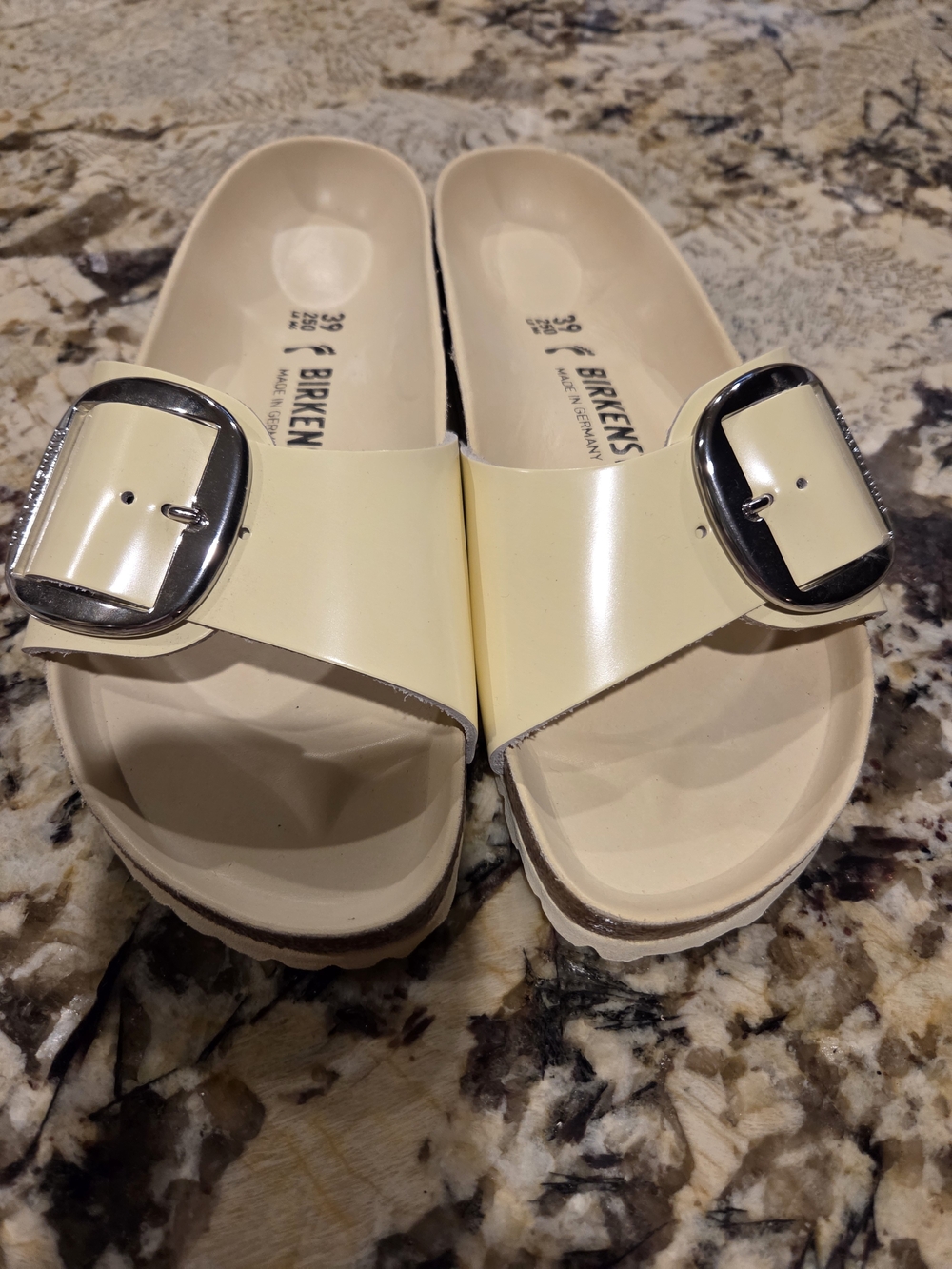 Birkenstock Women’s Cream Single Buckle Slide Sandals Brand New W/O Tags And Box